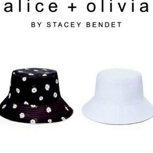 ALICE + OLIVIA bucket hat reversible daisy/white